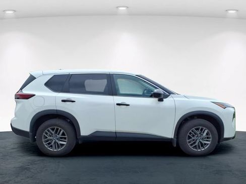 Used 2024 Nissan Rogue S FWD image 9