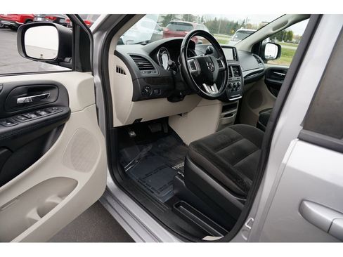 Used 2017 Dodge Grand Caravan SE w/ Power Window Group image 13