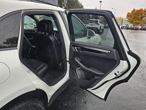 Used 2016 Porsche Macan S image 12