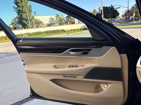 Used 2017 BMW 740i image 15
