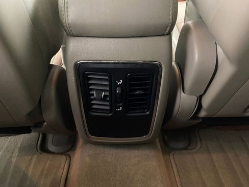 Used 2013 Jeep Grand Cherokee Laredo image 28
