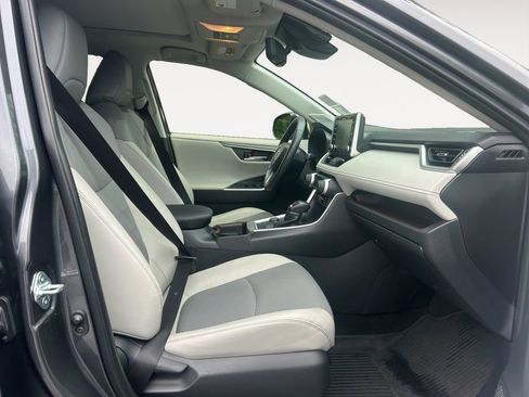 Used 2020 Toyota RAV4 Limited image 11