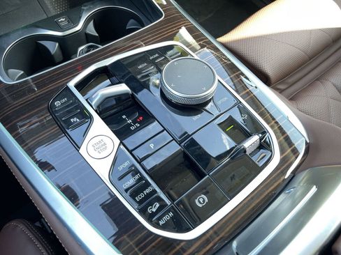 Used 2026 BMW X7 xDrive40i w/ Premium Package image 18