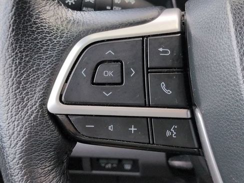 Certified 2024 Toyota Sienna XLE FWD image 25