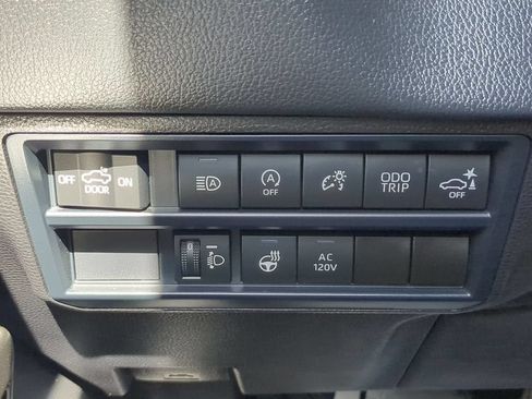 Used 2025 Toyota Tundra Limited AWD/4WD image 22