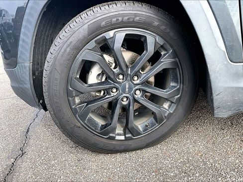 Used 2020 GMC Terrain SLE w/ Driver Convenience Package image 4