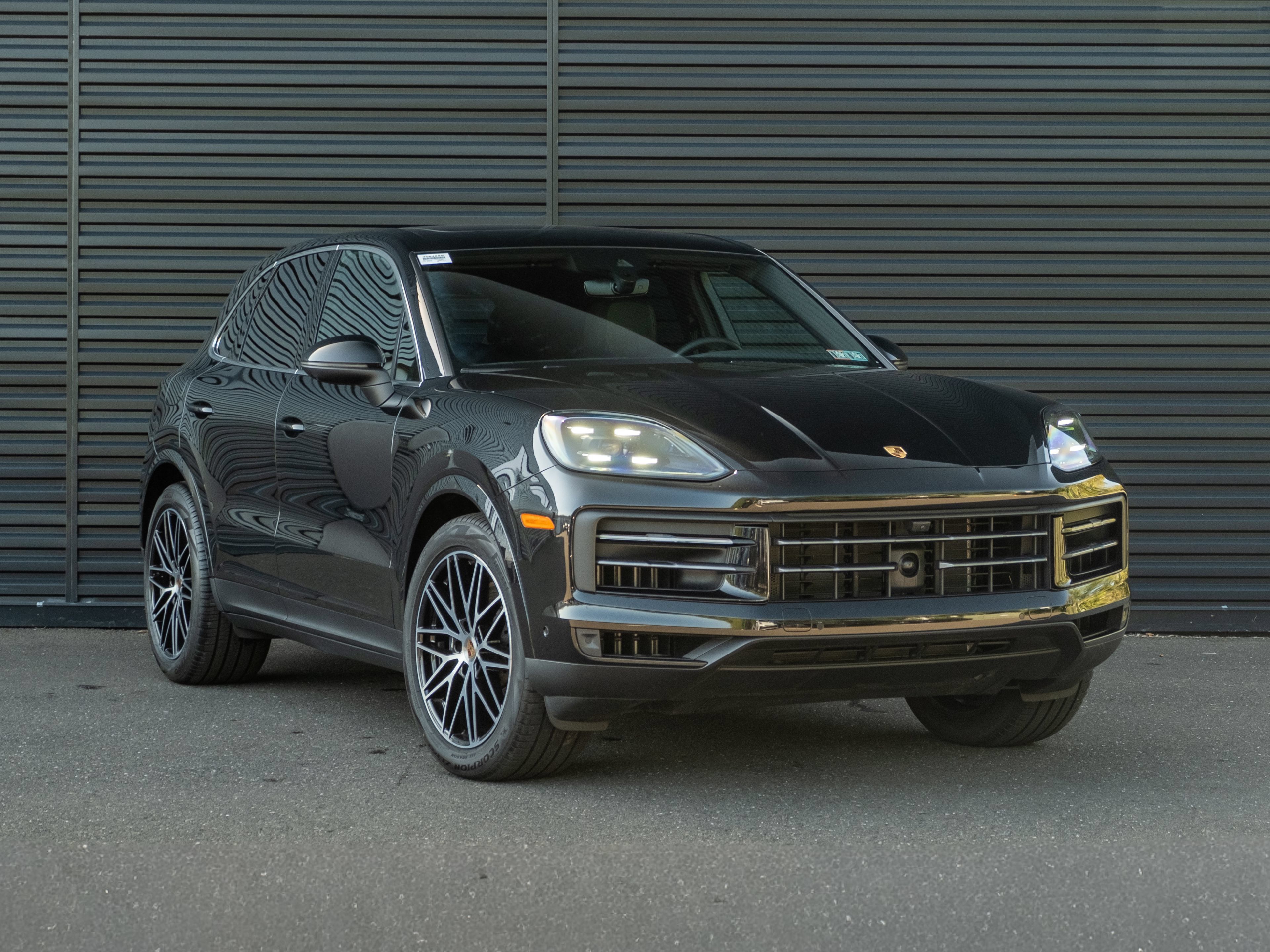 Certified 2025 Porsche Cayenne AWD/4WD image 10
