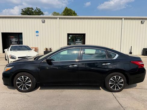Used 2016 Nissan Altima 2.5 S w/ Power Driver Seat Package FWD image 2