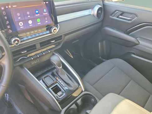 Used 2024 Chevrolet Colorado LT w/ LT Convenience Package image 6