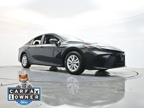 Used 2025 Toyota Camry LE FWD image 29