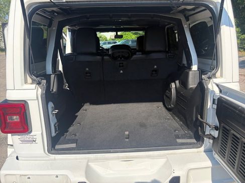 Used 2021 Jeep Wrangler Unlimited Sahara AWD/4WD image 18