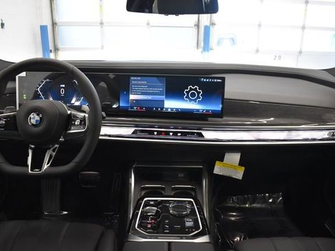 New 2026 BMW 760i xDrive image 5
