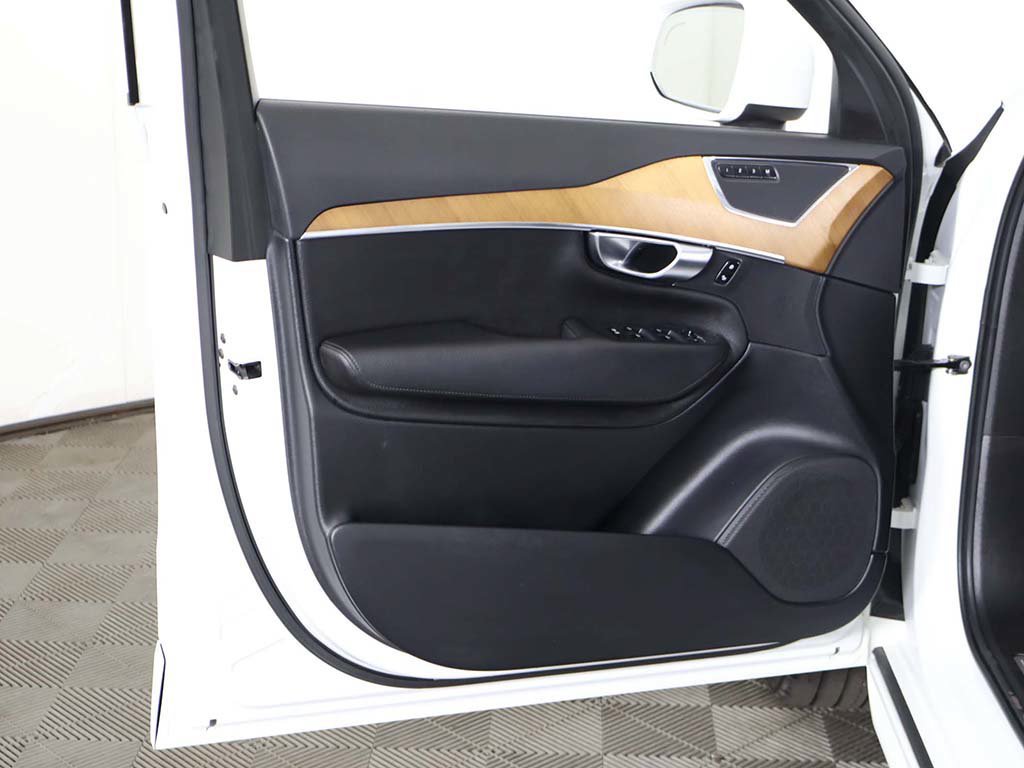 Used 2022 Volvo XC90 T6 Momentum w/ Climate Package AWD/4WD image 29