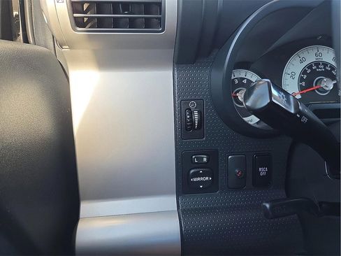 Used 2011 Toyota FJ Cruiser 4WD image 11