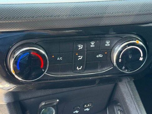 Used 2025 Chevrolet TrailBlazer LT AWD/4WD image 13
