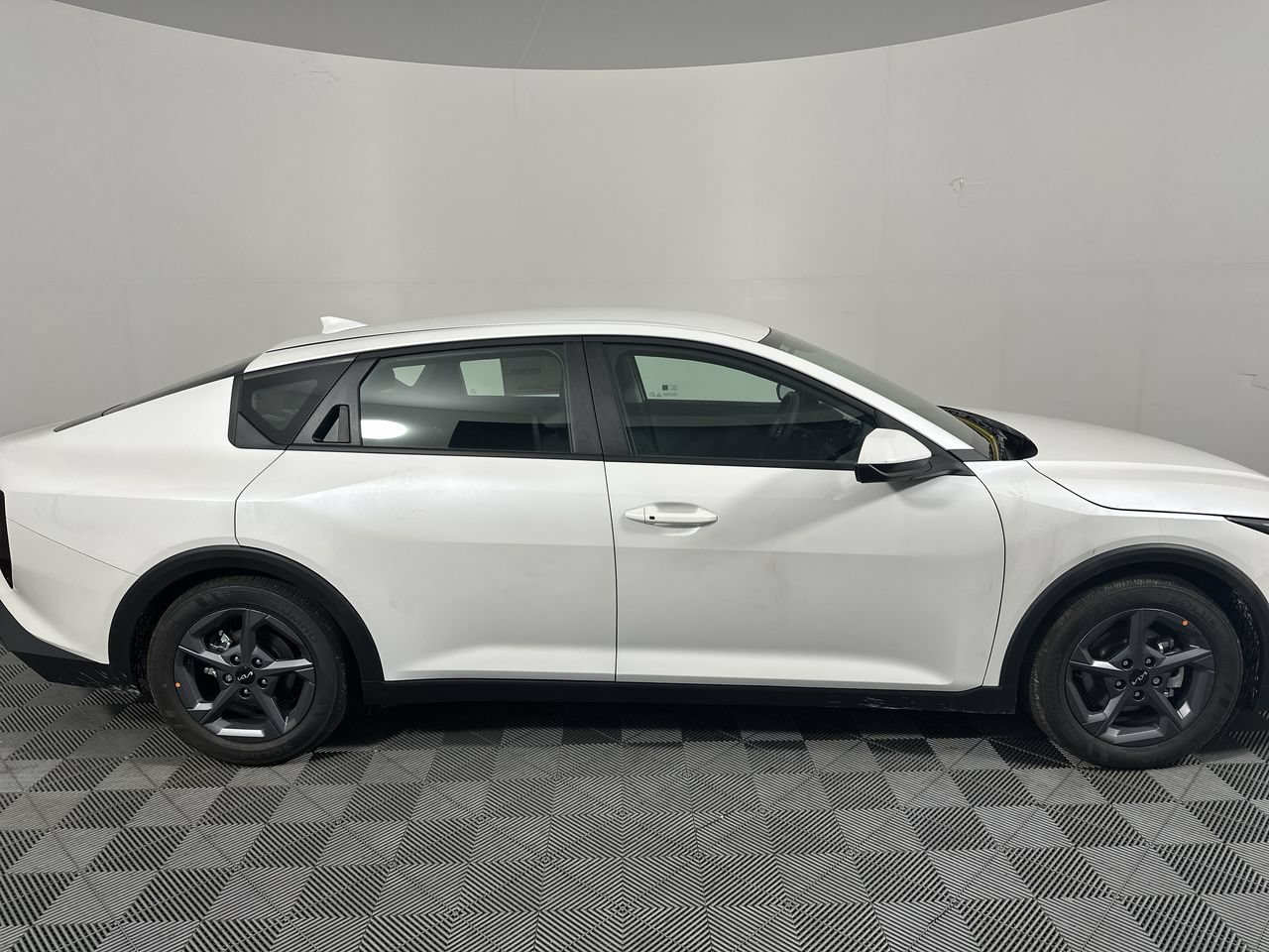 New 2027 Kia K4 FWD image 18