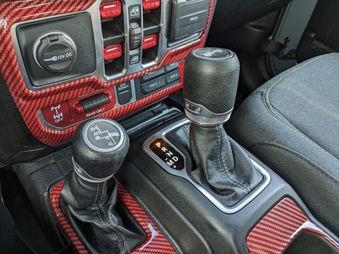 Used 2025 Jeep Wrangler Willys image 31