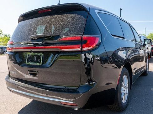 New 2027 Chrysler Pacifica Select FWD image 5