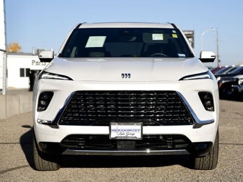 Used 2025 Buick Enclave Avenir w/ Super Cruise Package image 2