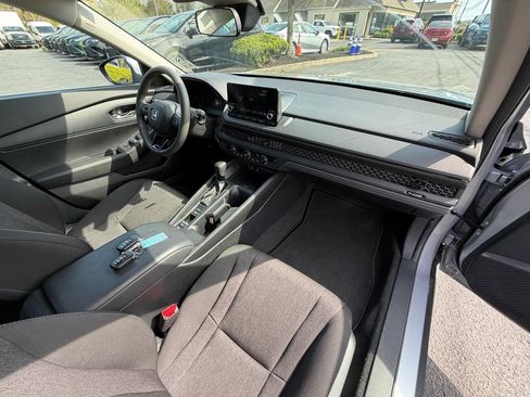 Used 2023 Honda Accord LX image 39