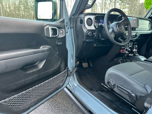 Used 2024 Jeep Wrangler Willys image 31
