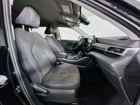 Used 2021 Toyota Highlander LE FWD image 28