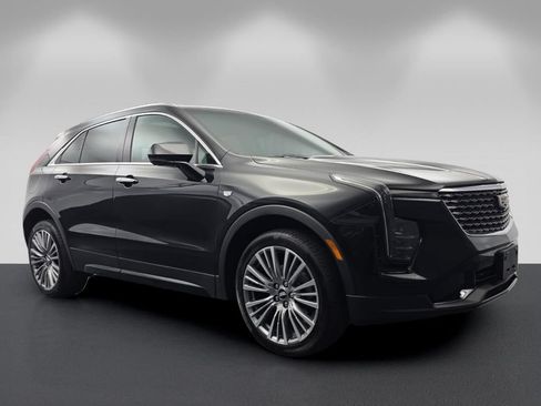 Used 2025 Cadillac XT4 Premium Luxury w/ Technology Package AWD/4WD image 1