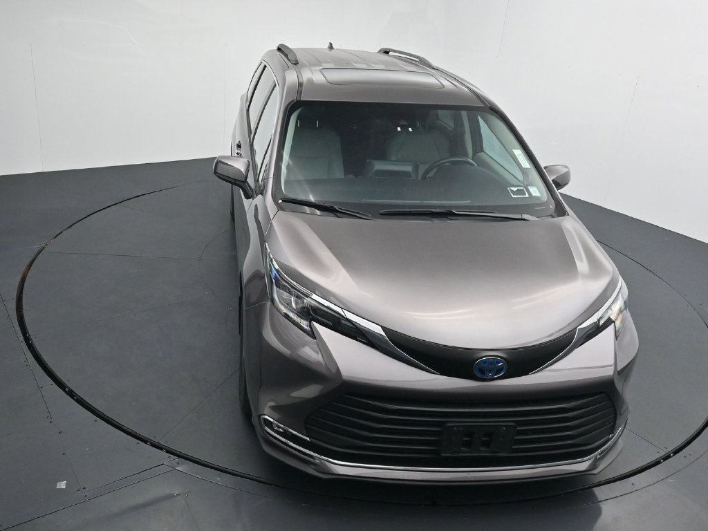 Used 2023 Toyota Sienna XLE w/ XLE Plus Package AWD/4WD image 10