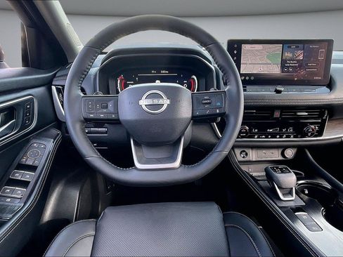 Used 2025 Nissan Rogue Platinum AWD/4WD image 9