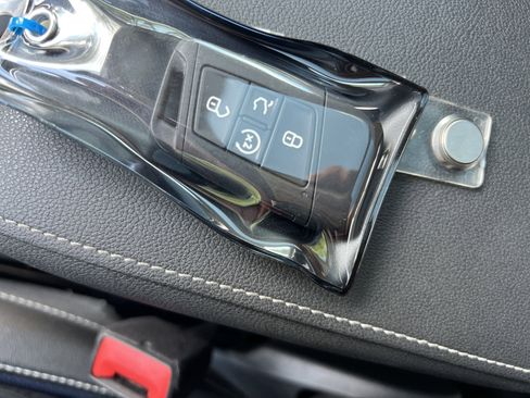 Certified 2025 Volkswagen Taos SEL image 34