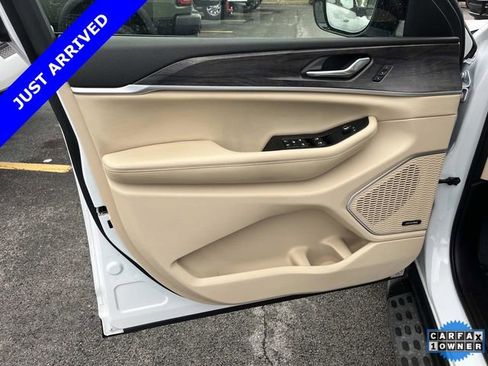 Certified 2024 Jeep Grand Cherokee L Limited w/ Luxury Tech Group II image 25