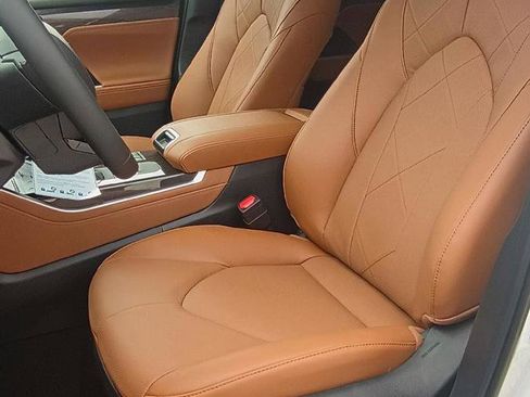 New 2026 Toyota Highlander Platinum image 10