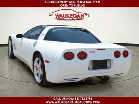 Used 1997 Chevrolet Corvette Coupe w/ Memory Pkg RWD image 4