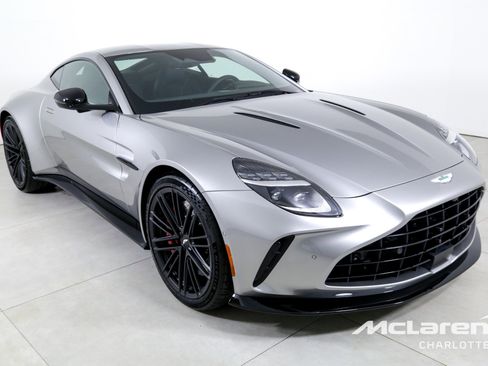 Used 2025 Aston Martin V8 Vantage Coupe image 3