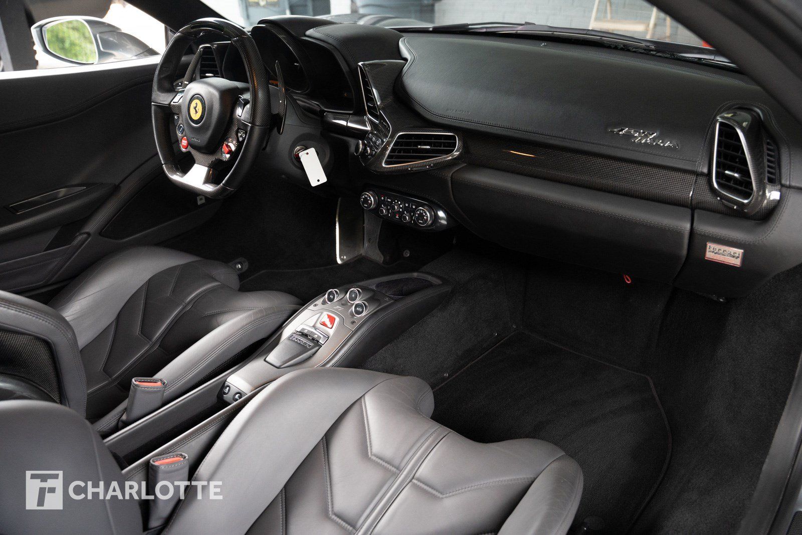 Used 2011 Ferrari 458 Italia Coupe RWD image 37