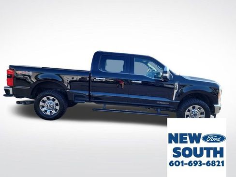 Used 2023 Ford F350 Lariat w/ Chrome Package image 6