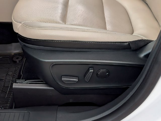 Certified 2022 Ford Escape SEL w/ Technology Package AWD/4WD image 9