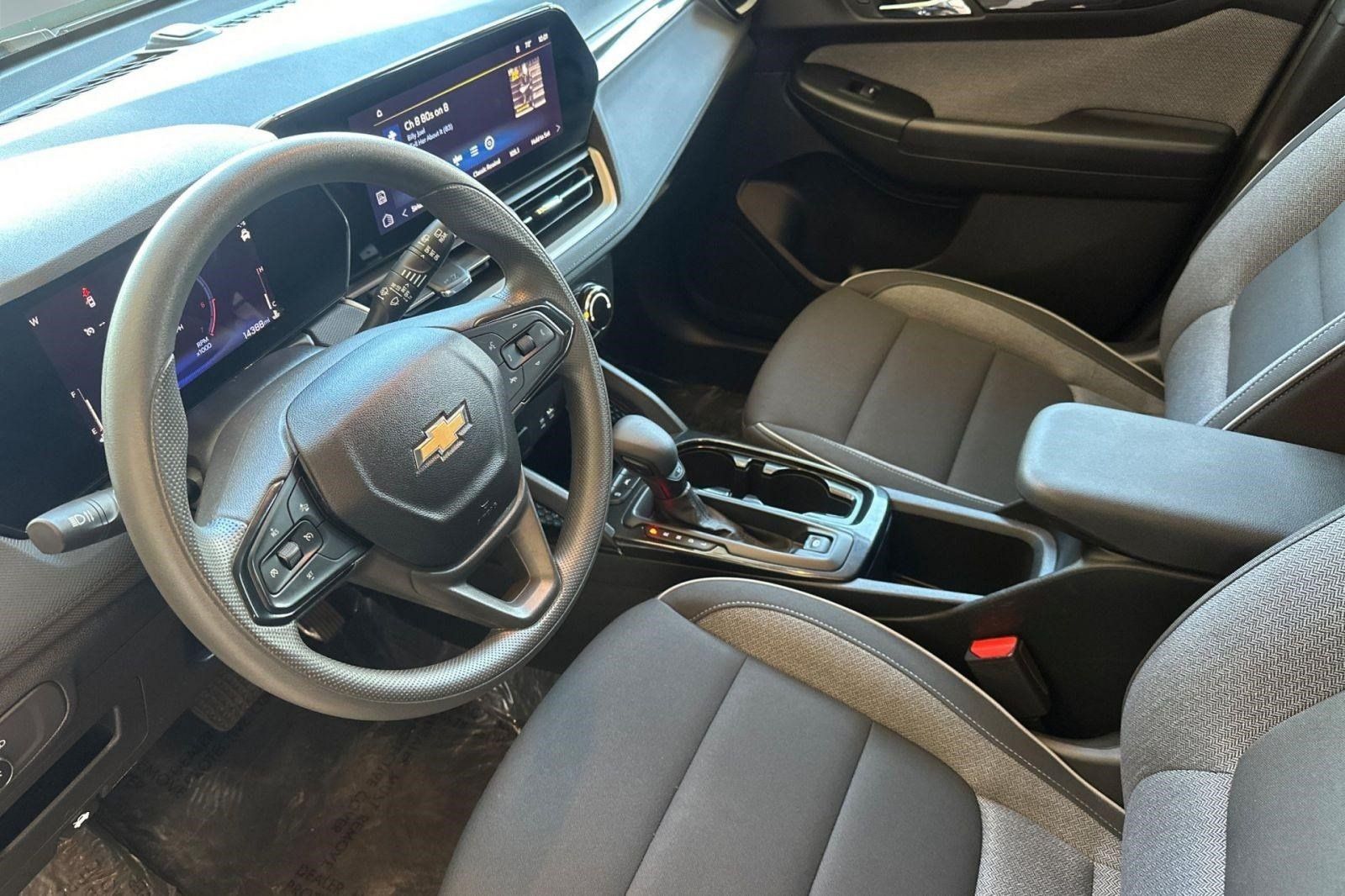 Used 2025 Chevrolet TrailBlazer LS w/ LS Convenience Package FWD image 5
