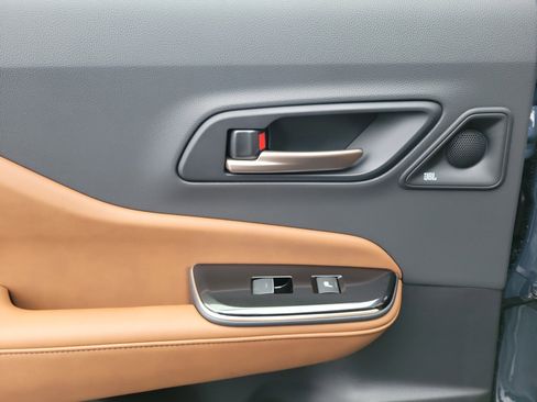 New 2025 Toyota Crown Signia image 12