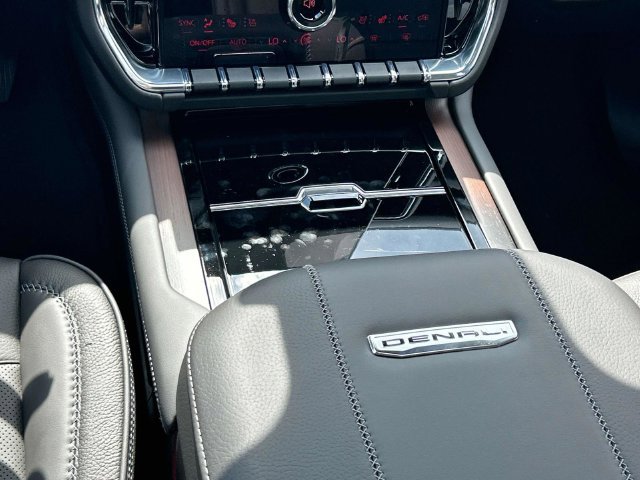 New 2026 GMC Yukon Denali w/ Denali Reserve Package AWD/4WD image 18