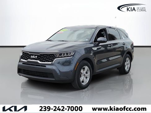 Certified 2023 Kia Sorento LX FWD image 3