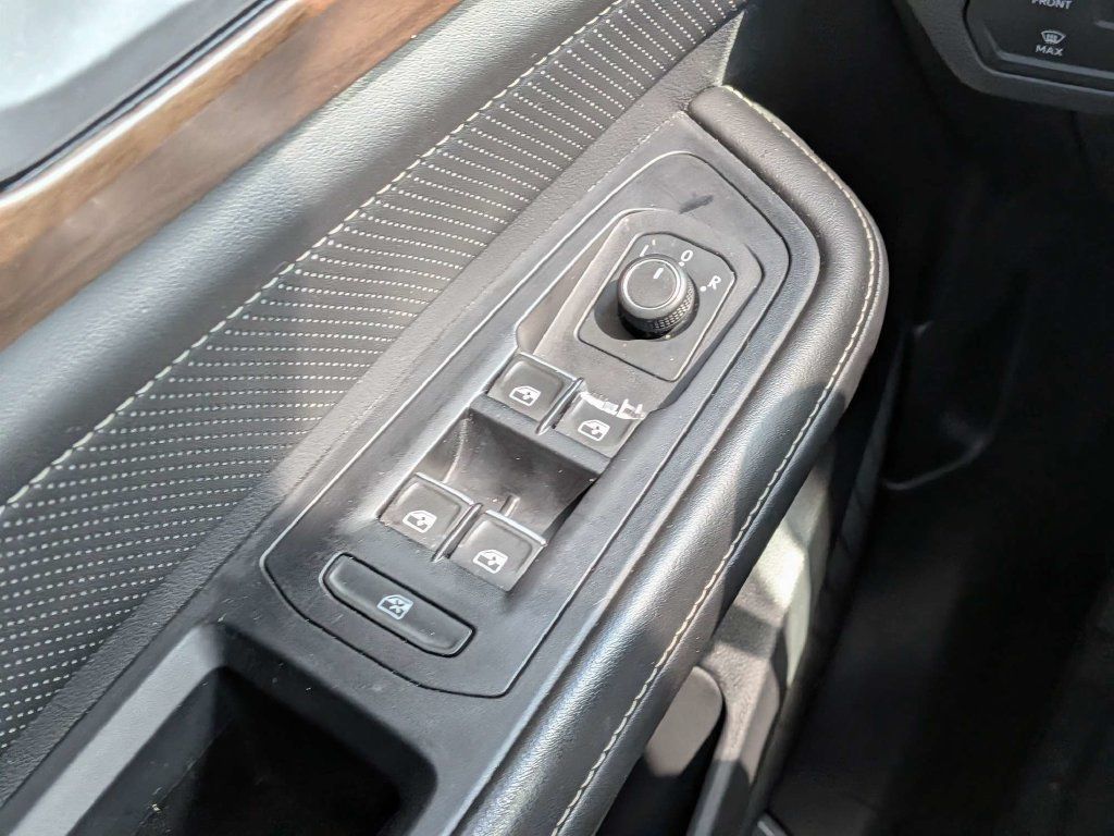 Used 2024 Volkswagen Atlas SE AWD/4WD image 22