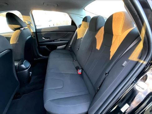 Used 2024 Hyundai Elantra SEL image 17