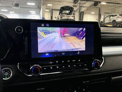 Used 2023 Chevrolet Colorado LT w/ LT Convenience Package II AWD/4WD image 19