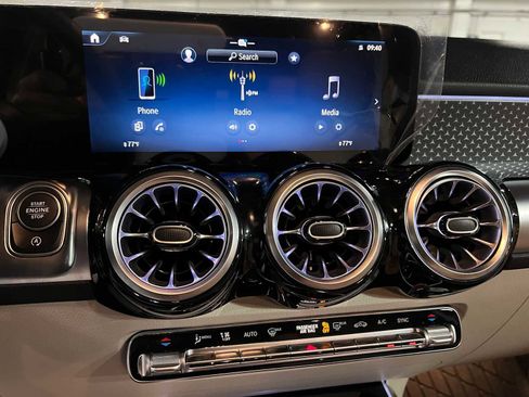 Certified 2025 Mercedes-Benz GLB 250 4MATIC image 29