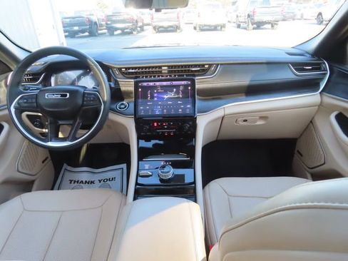 Used 2023 Jeep Grand Cherokee Limited w/ Luxury Tech Group II AWD/4WD image 27