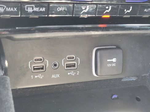 Used 2022 Jeep Grand Cherokee L Overland w/ Luxury Tech Group IV AWD/4WD image 21