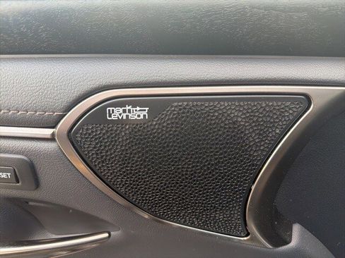 Used 2025 Lexus ES 300h w/ Luxury Package image 9