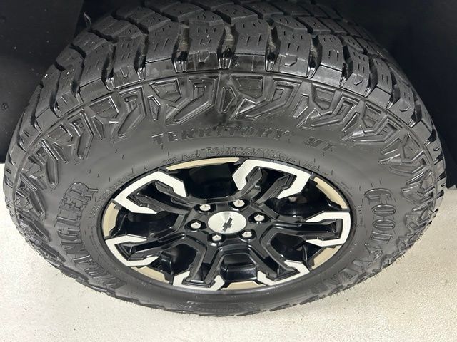 Used 2023 Chevrolet Silverado 1500 ZR2 w/ Technology Package AWD/4WD image 9