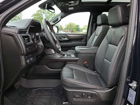Used 2024 Chevrolet Suburban RST w/ Luxury Package AWD/4WD image 15